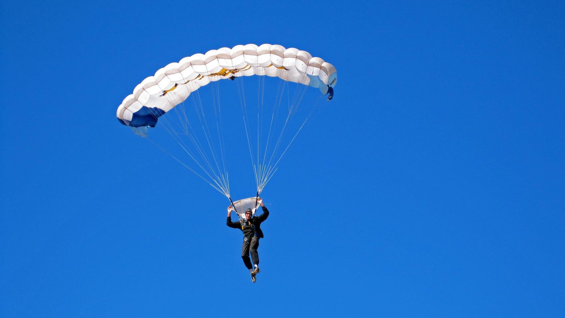 联赛冲刺:锁定冠军或保级的关键对决盘点